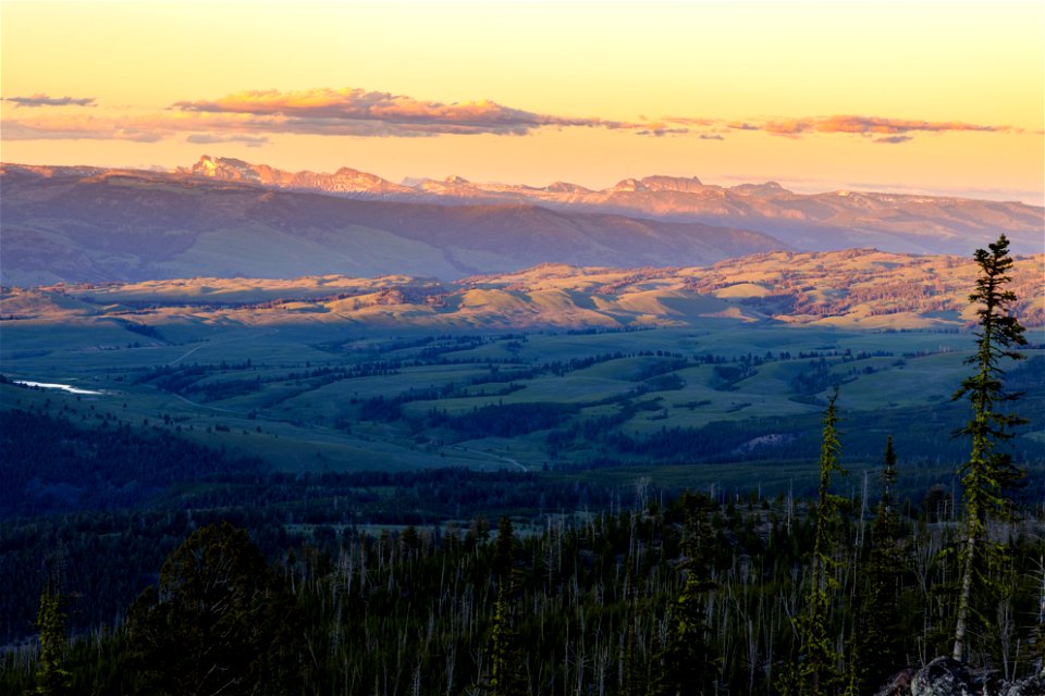 East views from Bunsen Peak Trail
