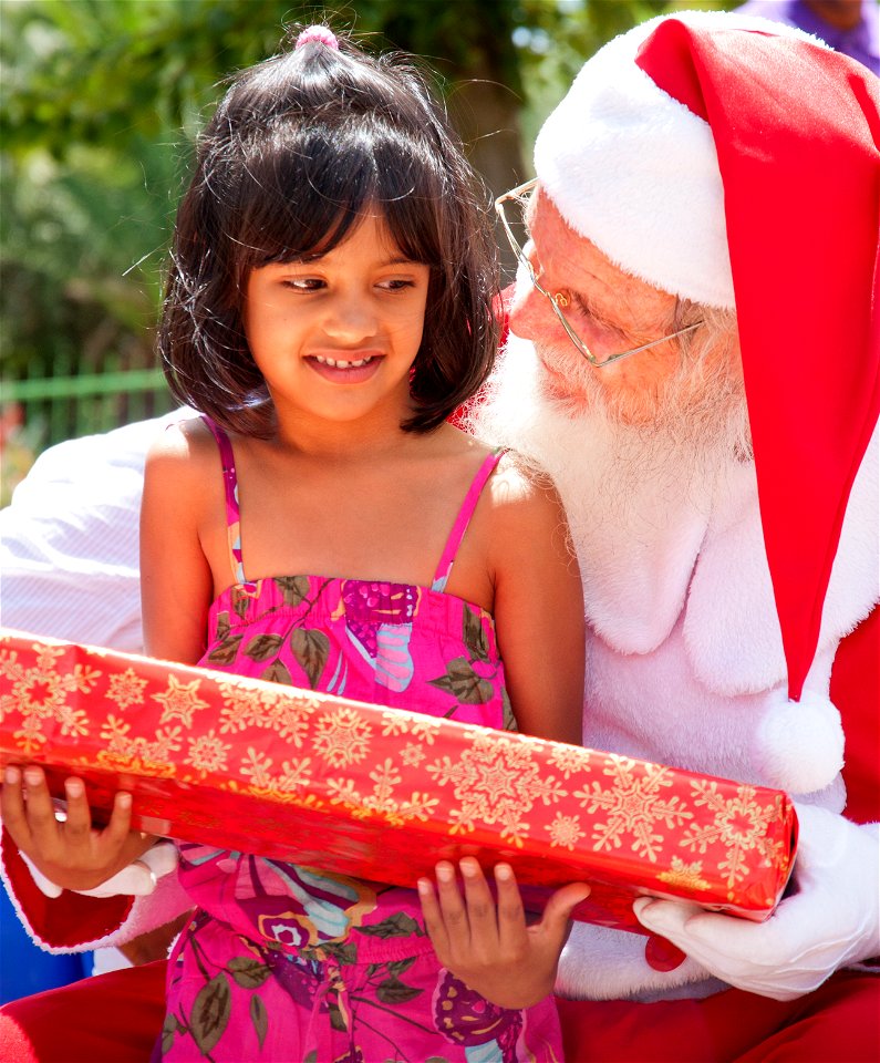 Santa's Visit 2011 - Little Creations_