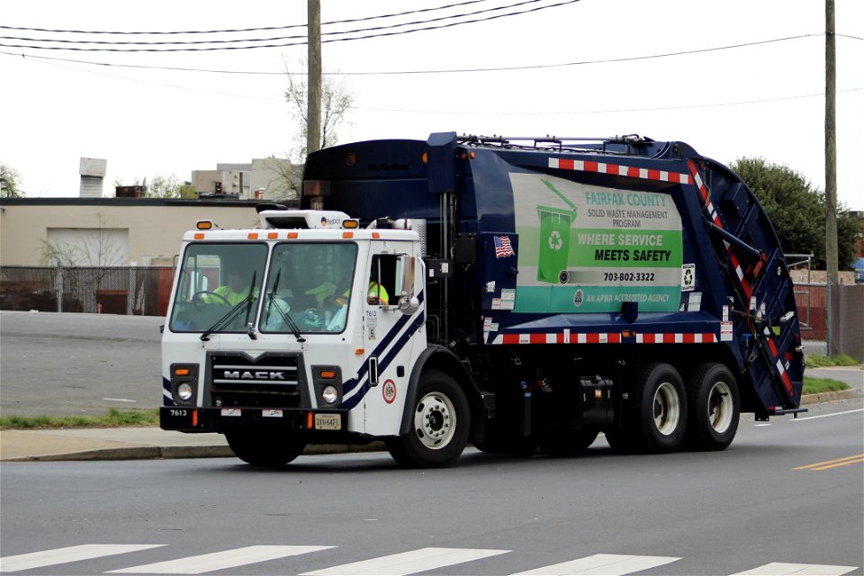 Fairfax County Truck 7613 | Mack LEU McNeilus XC-RL