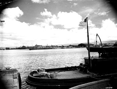 SC 151510 - The barrage balloons go back to the horizon as far as the eye can see. Hawaii. The balloon tactics at Fort Kam, T.H. photo