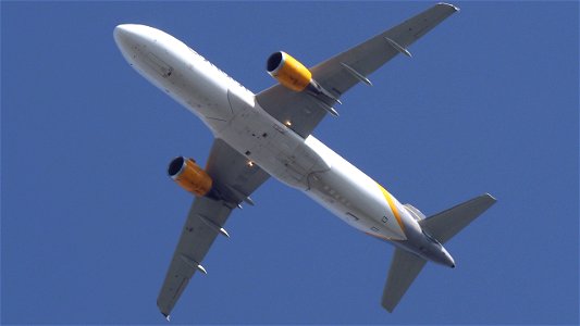 Airbus A320-212 D-AICG Condor from Palma de Mallorca (8200 ft.)