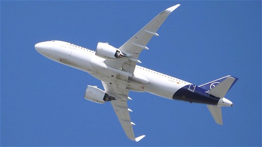 Airbus A320-271N-D-AINT Lufthansa from Heraklion (7250 ft.)