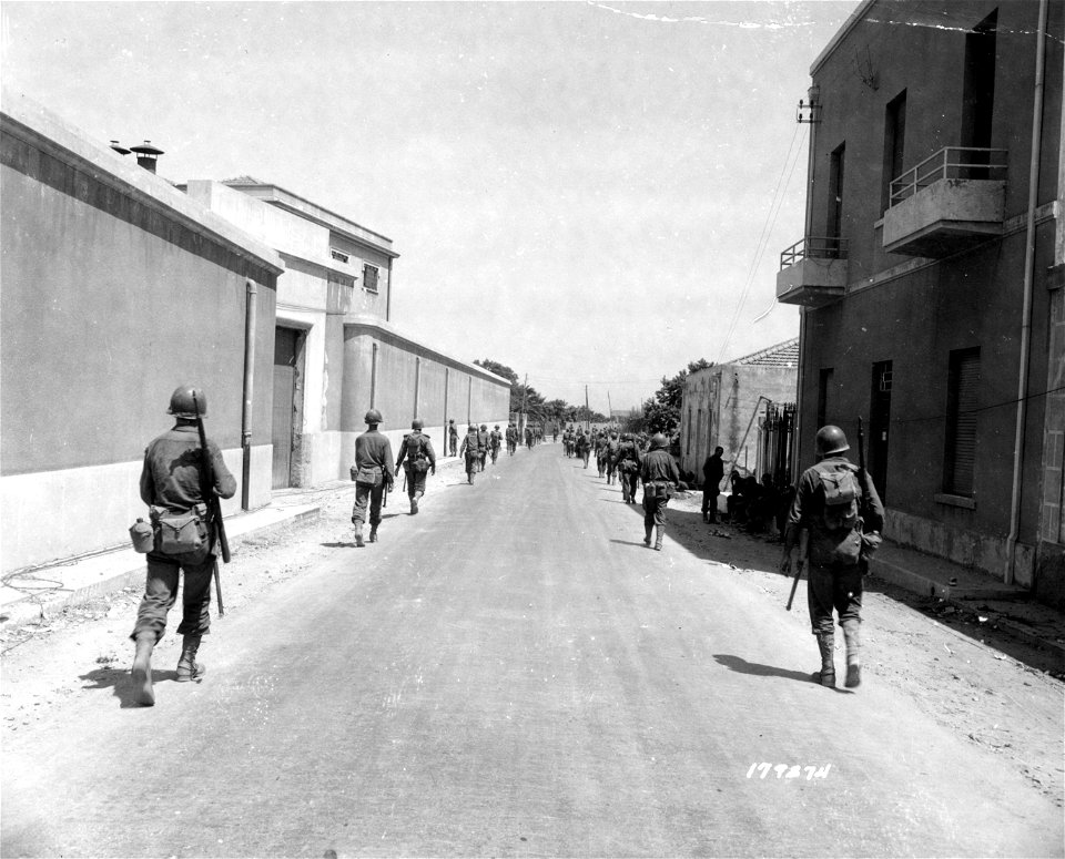SC 179874 - American troops moving through town. Sicily. 15 August, 1943.