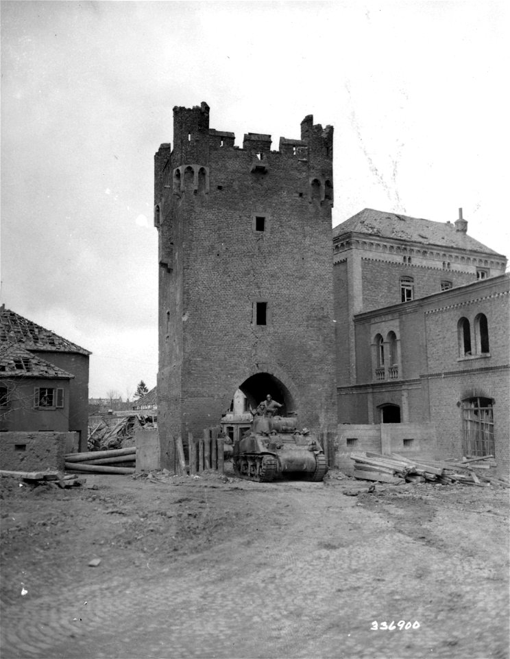 SC 336900 - A tank of the 746th Tank Bn. goes through the entrance to to the "Walled City" after the town has been taken by the 746th Tank Bn., U.S. First Army. Zulpich, Germany.