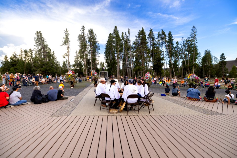 Yellowstone Revealed: Patti Baldes' ReMatriate performance at Old Faithful (2)