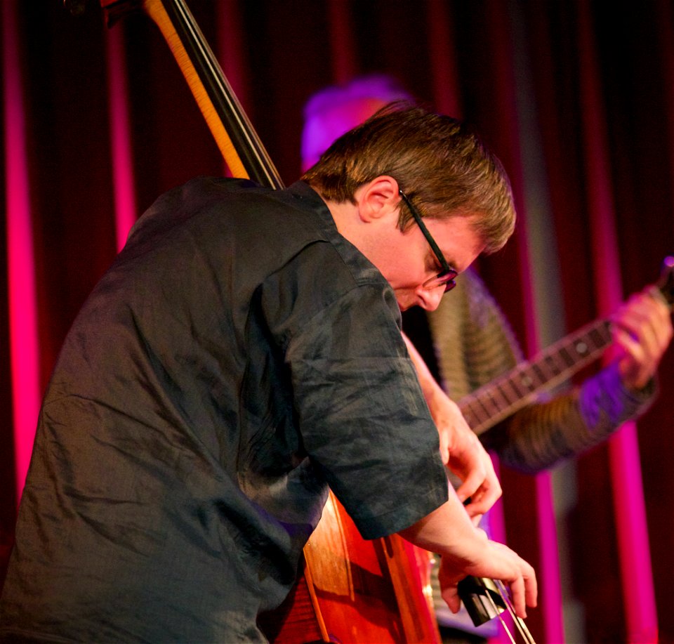 Bill Frisell Trio 9 oktober 2021 Paradox Tilburg - Thomas Morgan
