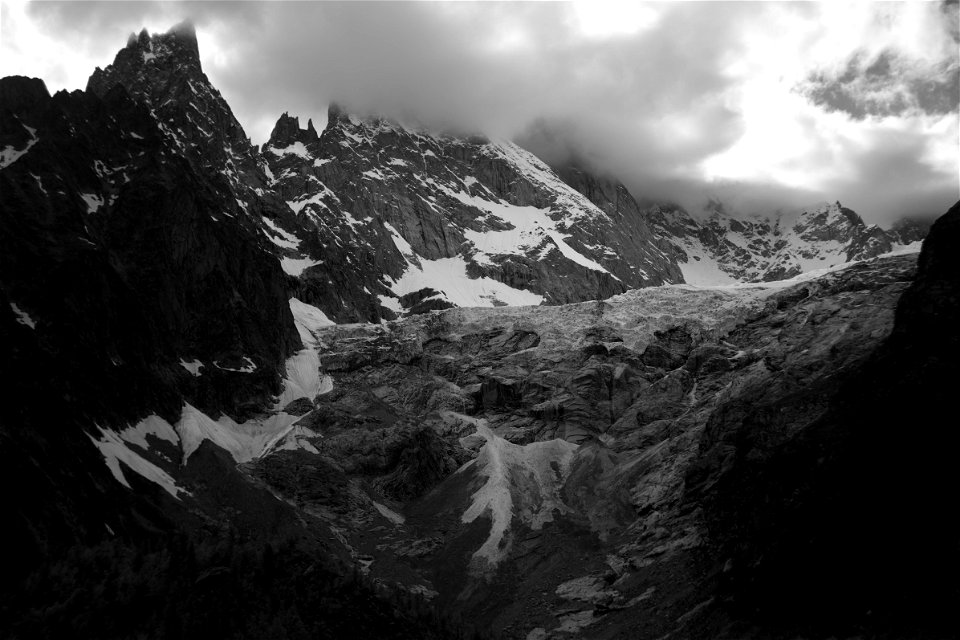 Mountain scene. Full res.