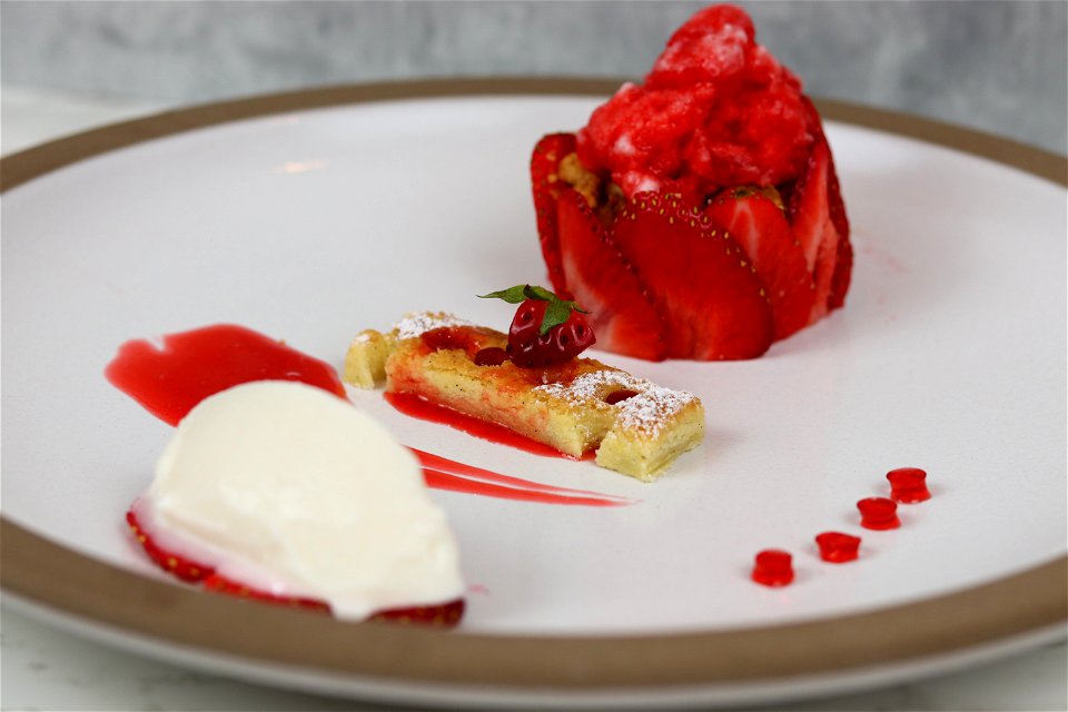 Daniel Boulud Strawberry Granite Rosace