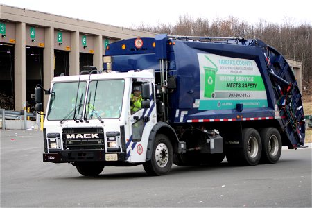 Fairfax County truck 7500 | Mack LR Mcneilus RL