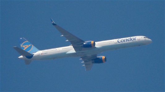 Boeing 757-330 D-ABOE Condor from Palma de Mallorca (7700 ft.)