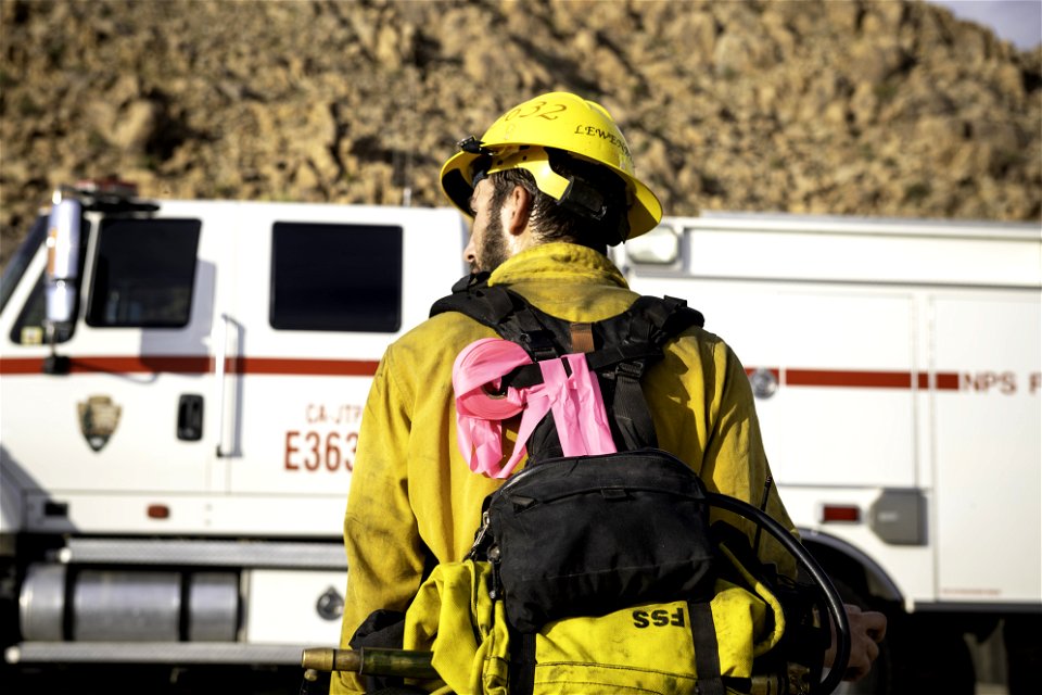 Wildland fire Engine 3632 and crew of firefighters