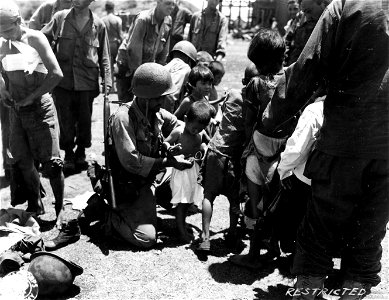 SC 405066 - U.S. soldiers and Japanese children. photo