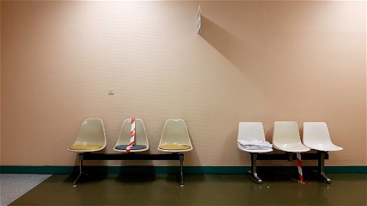 Chaise de salle d'attente d'hôpital. photo