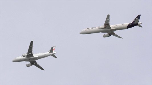Two Airbus' approaching Munich: