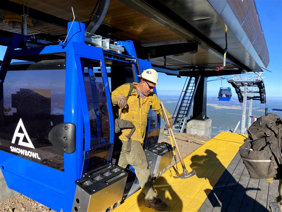 Flagstaff Hotshots depart the Arizona Gondola at the Arizona Snobowl to begin their hike into the Pipeline Fire