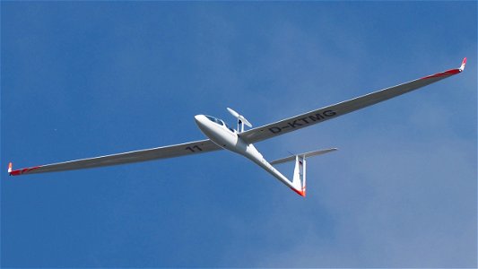 Schleicher ASG-32Mi D-KTMG - Segelfleiger mit ausgefahrener %22Heimkehrhilfe%22