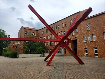 "New Star" (Mark di Suvero, 1986-1987) in the public Sculpture Park of Viersen, and special bike
