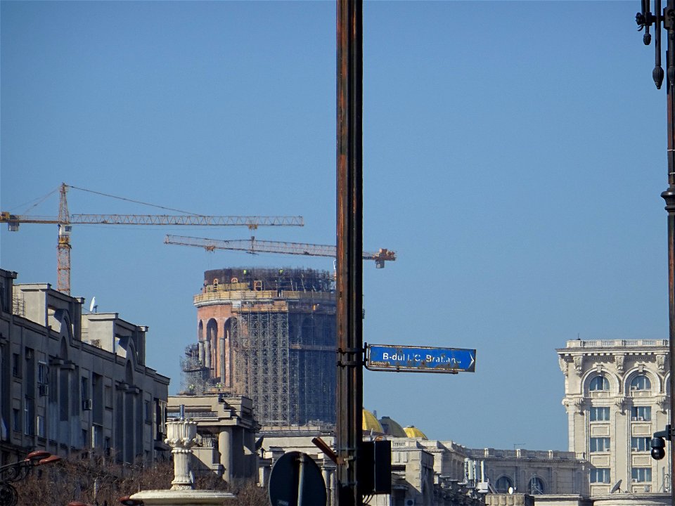 2019-03-06_Cathedral seen from Unirii Square_7