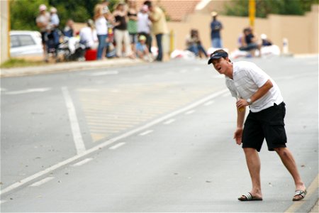 Johannesburg - 94.7 Cycle Race - Shouting encouragement photo