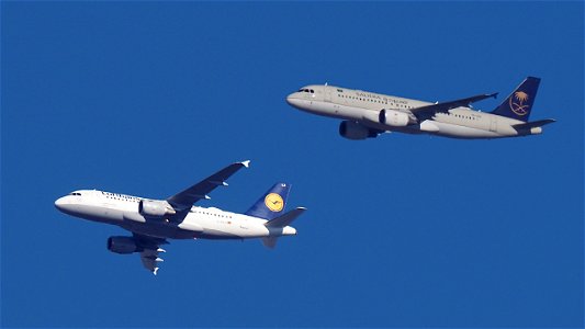 Airbus A319-114 D-AILX Lufthansa from Milan (5100 ft.) & Airbus A320-214 HZ-ASE Saudia from Jeddah (5600 ft.)