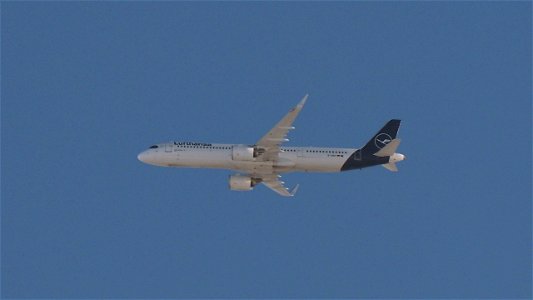 Airbus A320-214 D-AIEH Lufthansa from Zurich (10700 ft.)