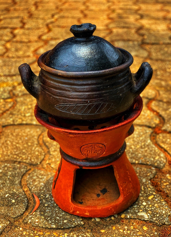 Cooker cooking traditional flatware