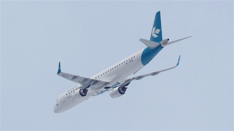 Embraer ERJ-195LR I-JENB Air Dolomiti from Bologna (7700 ft.)