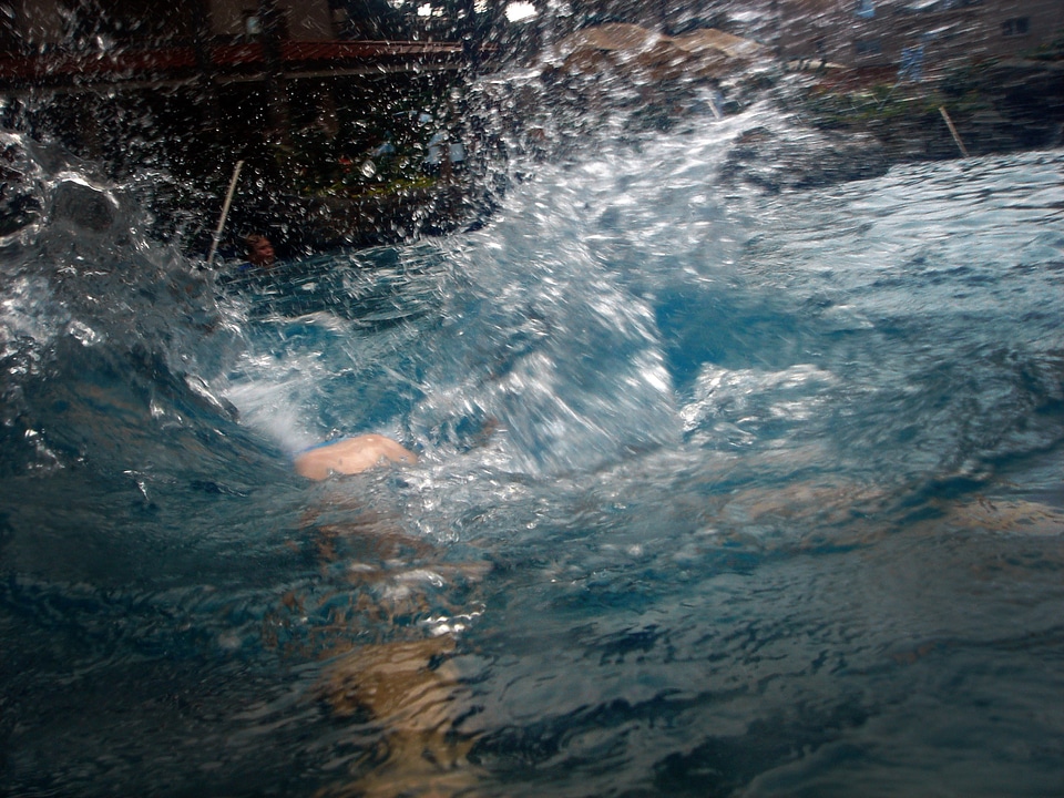 Diver underwater splash