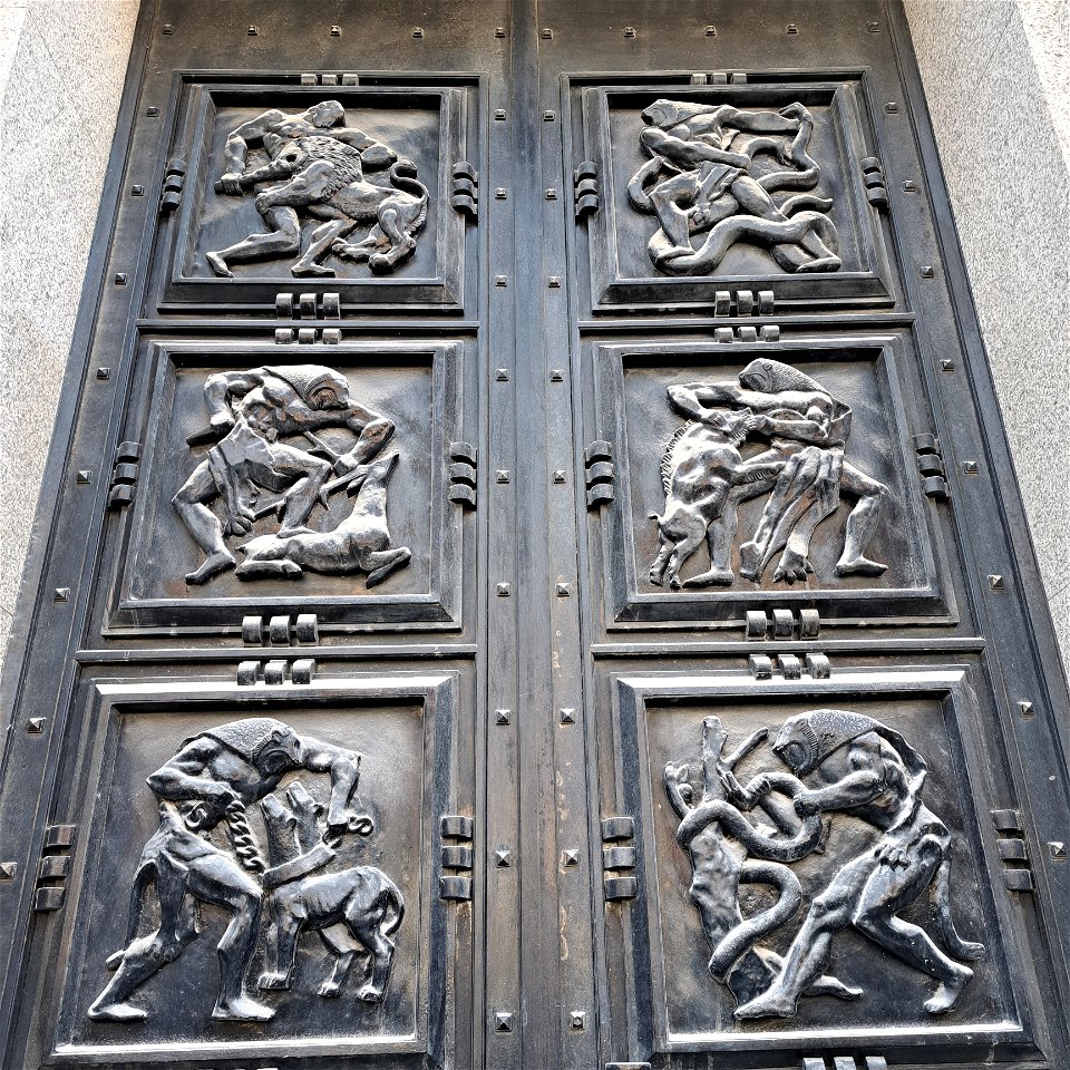 Random door with trials of Hercules Porto Portugal
