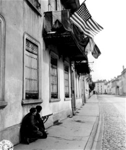 SC 195721 - Gendarmes of Epinal sneak up on German sniper. photo