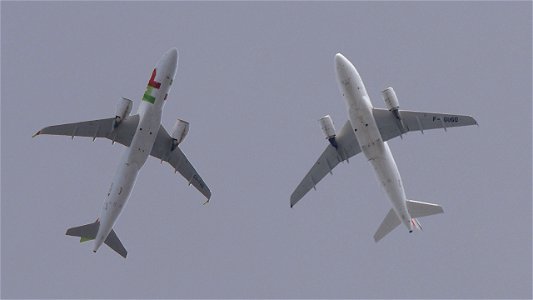 Airbus A320-251N CS-TVG TAP Air Portugal to Lisbon (18600 ft.) & Airbus A318-111 F-GUGO Air France to Paris (20400 ft.)