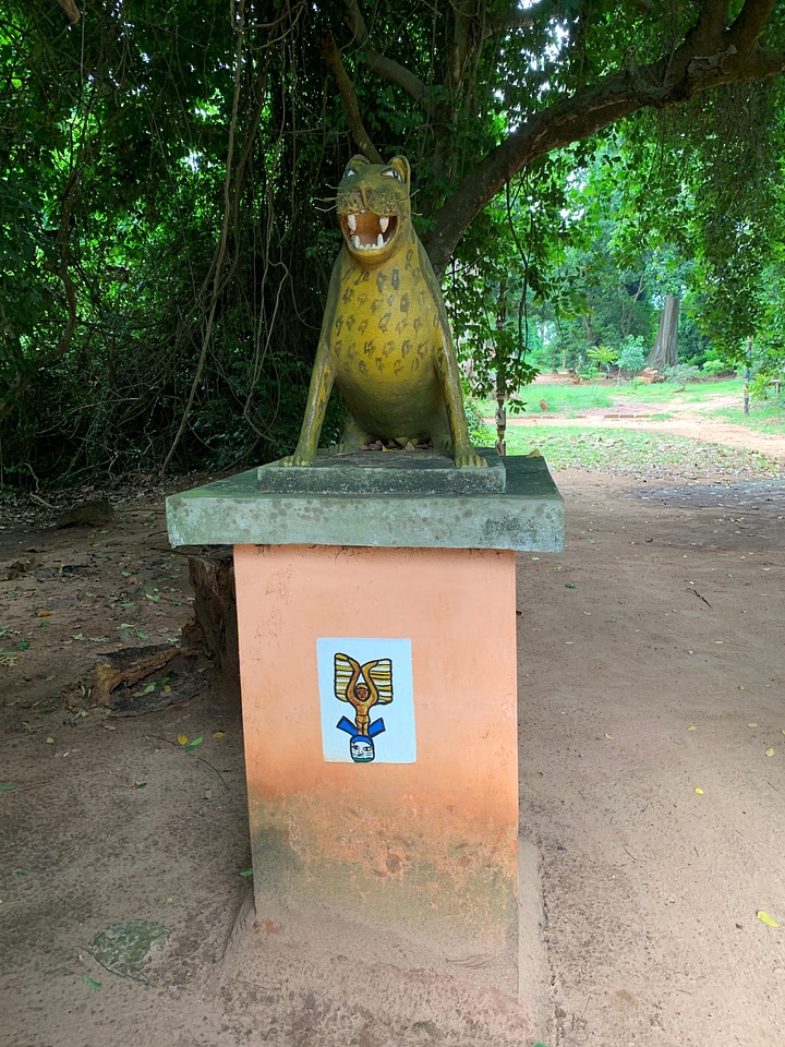 Statue divinity traditional