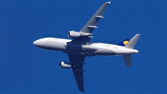 Airbus A319-114 D-AILA Lufthansa from Zagreb (7500 ft.)