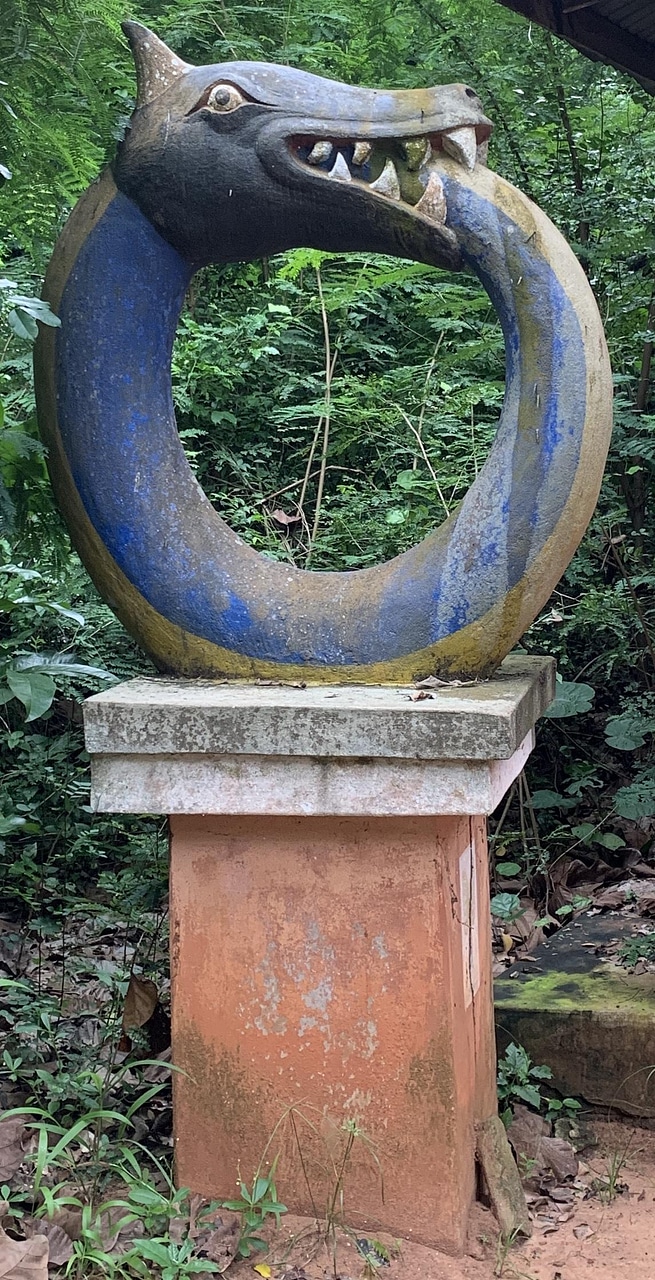Snake statue art