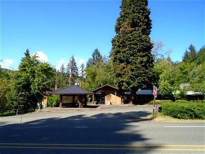 Tiller Ranger Station Parking Lot View 3