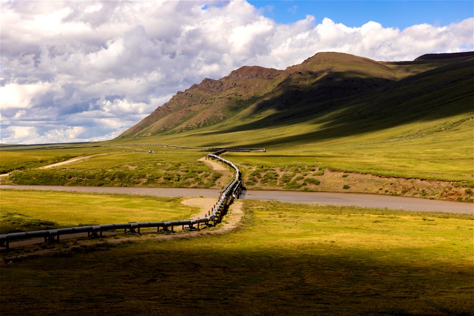 The Alaska pipeline and Atigun River