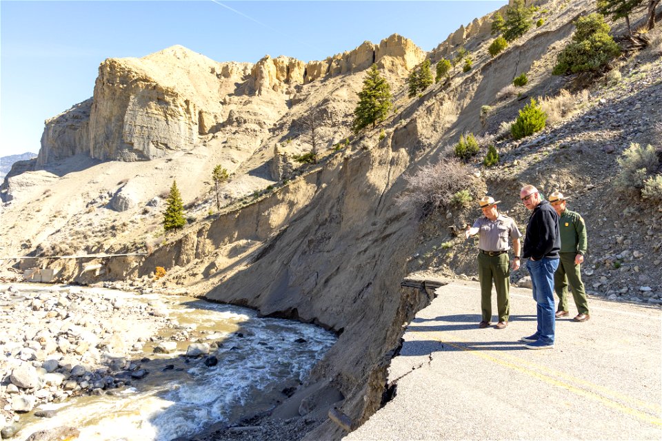 Superintendent Cam Sholly briefs Congressman Zinke on flood damages