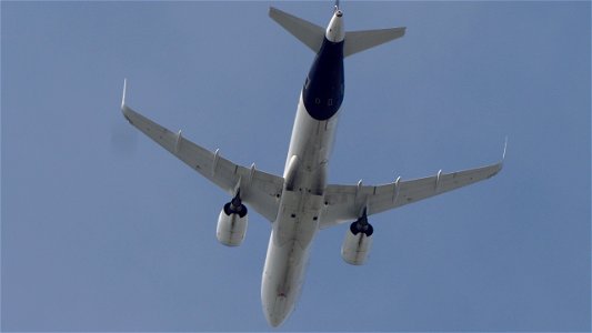 Airbus A320-271N D-AINW Lufthansa from Barcelona (8400 ft.)