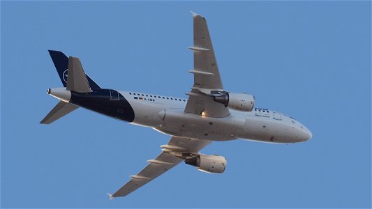 Airbus A319-112 D-AIBQ Lufthansa from Palermo (7800 ft.)