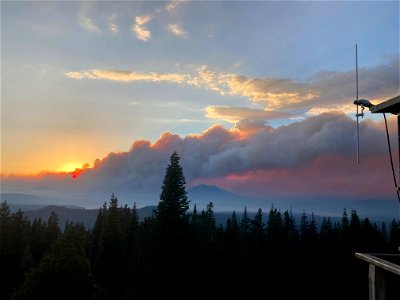 220907_Cedar Creek Fire view fromRound Mtn Lookout