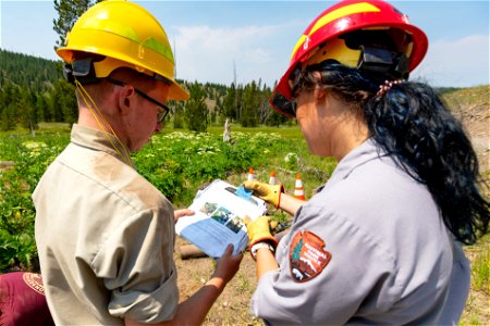 YCC Alpha Crew 2021 Grizzly Lake Trailhead sign install:reviewing instructions photo