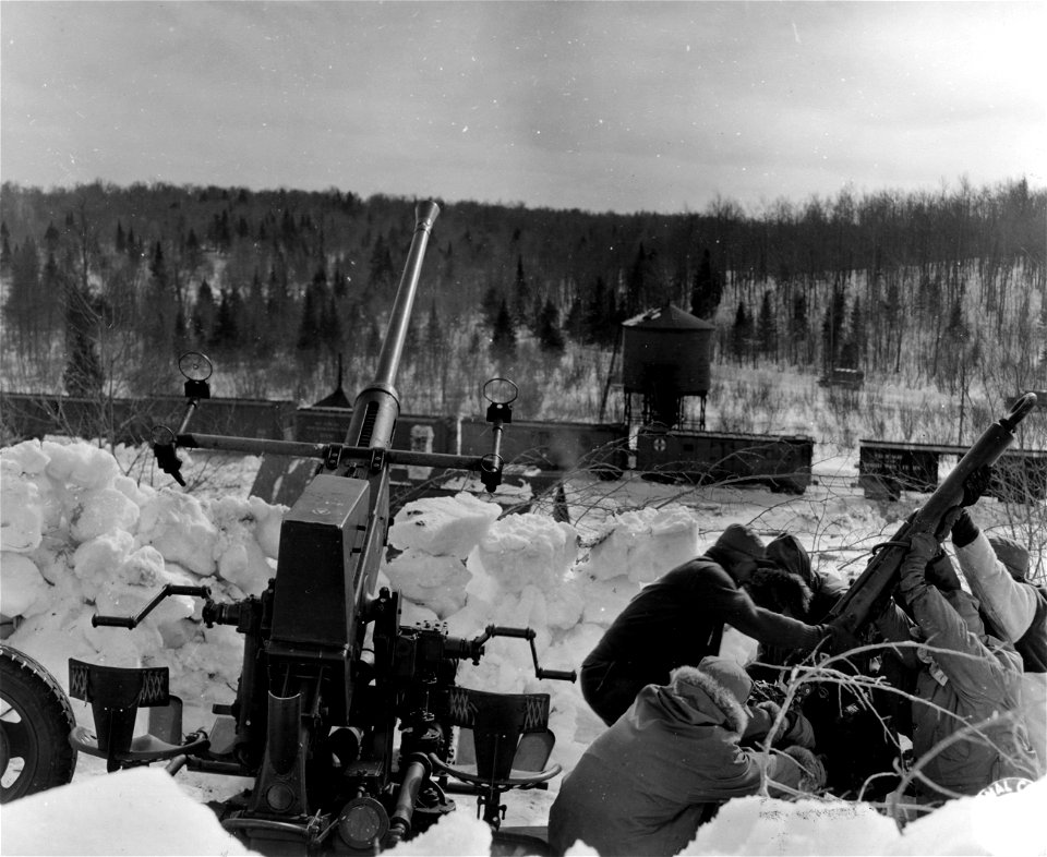 SC 364485 - Gun section, 456th CA Bn., leveling off emplacement of 40mm anti-aircraft gun during tactical problem of 2nd Inf. Div., near Camp James Lake, Mich.