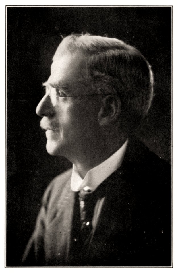 undated photograph of Arthur Pearson (1864-1936)