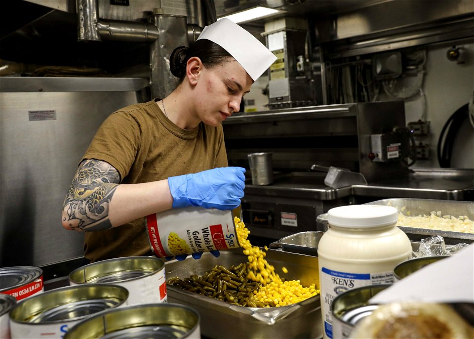 USS Porter (DDG 78) Chow Time