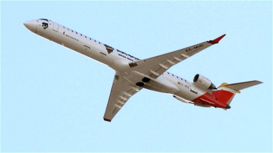 Mitsubishi CRJ-1000 EC-MUG Iberia Regional (Air Nostrum) from Madrid (7700 ft.)