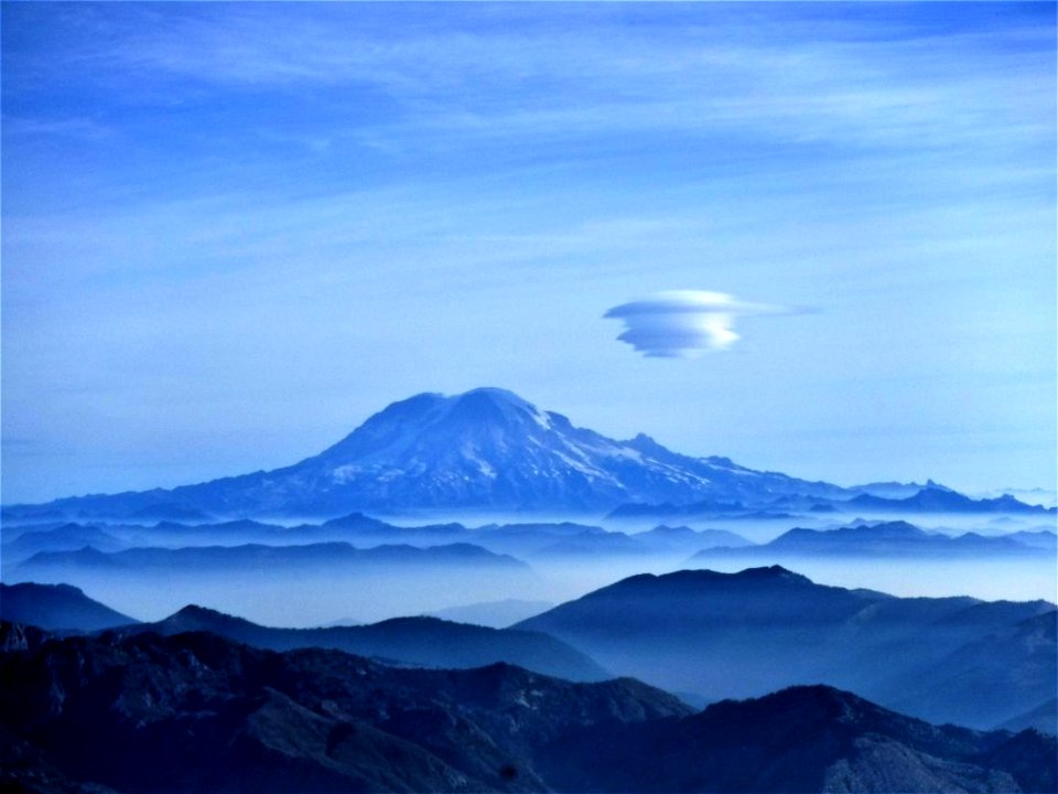 20210904-GP-Lenticular clouds over Rainier by MSHI climbing steward Andy Goodwin.
