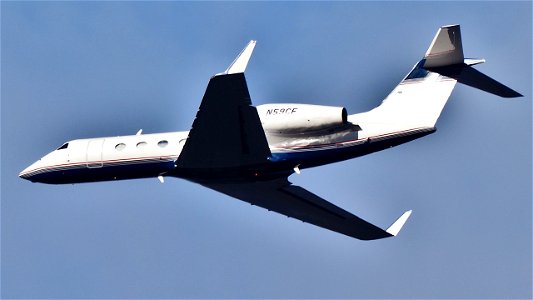 Gulfstream G450 N59CF from White Plains Westchester County Airport - New York  (3600 ft.)