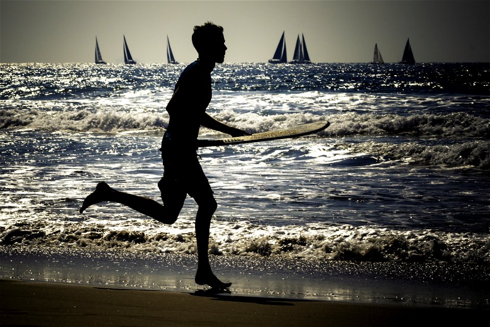 Skim boarding: sliding doors. Parallel lines.