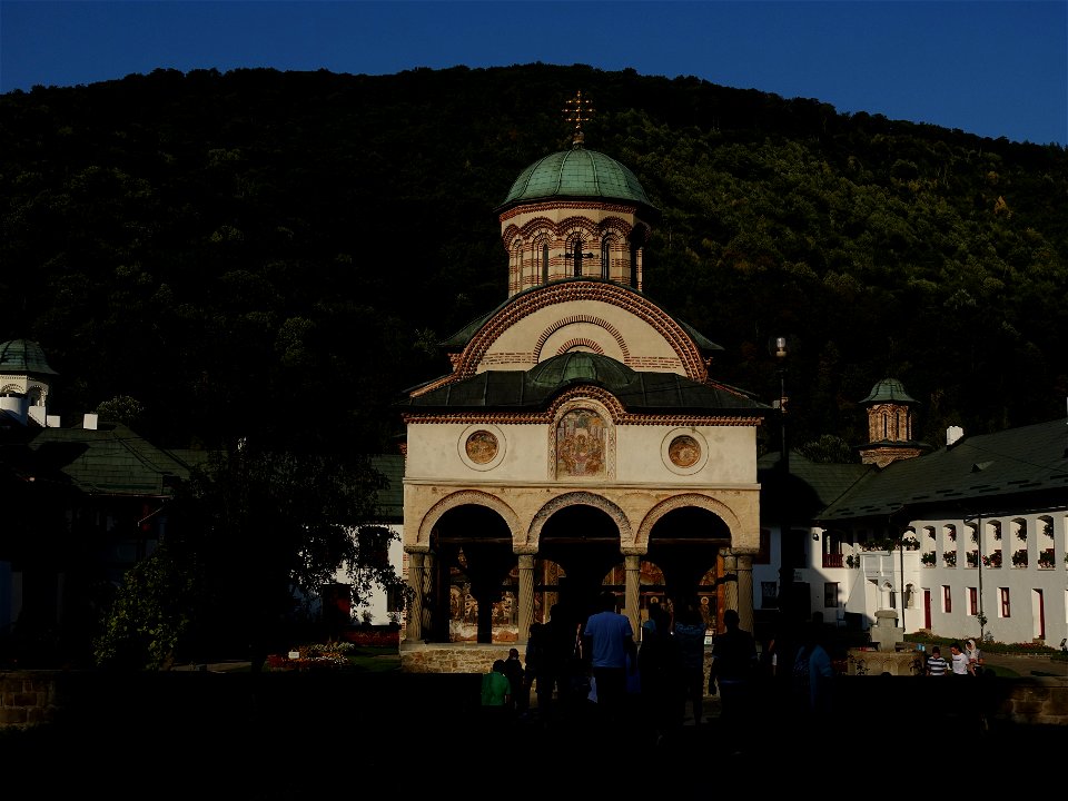 Cozia_monastery2019_0901_173318