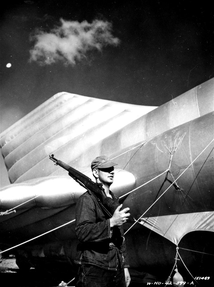 SC 151469 - T/4 L. Webber of the 505th Hq. Bn., at Fort Kam, guarding one of the many balloons on Oahu.
